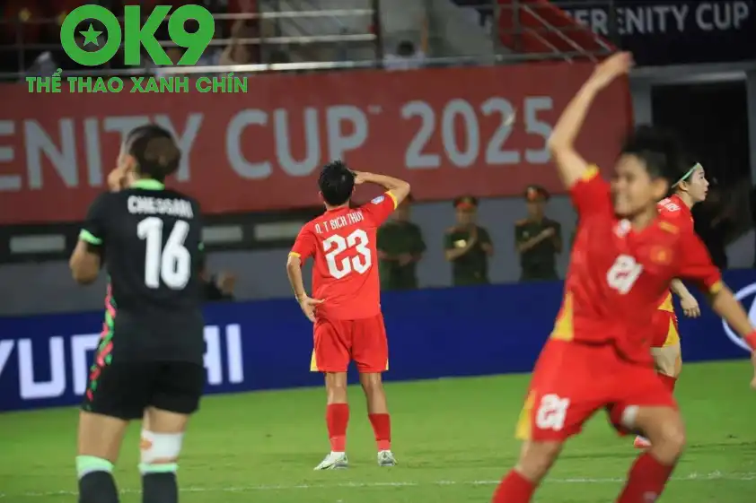ĐT nữ Việt Nam có được bàn gỡ ở những phút cuối hiệp 2