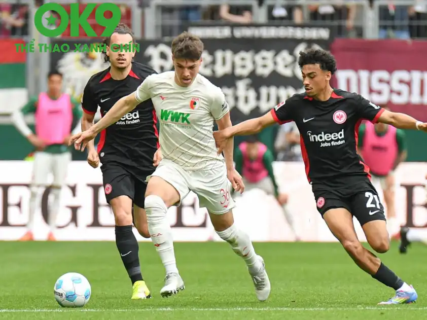 Frankfurt tiếp đón Augsburg trên sân nhà (Ảnh: Bundesliga) Frankfurt tiếp đón Augsburg trên sân nhà (Ảnh: Bundesliga)