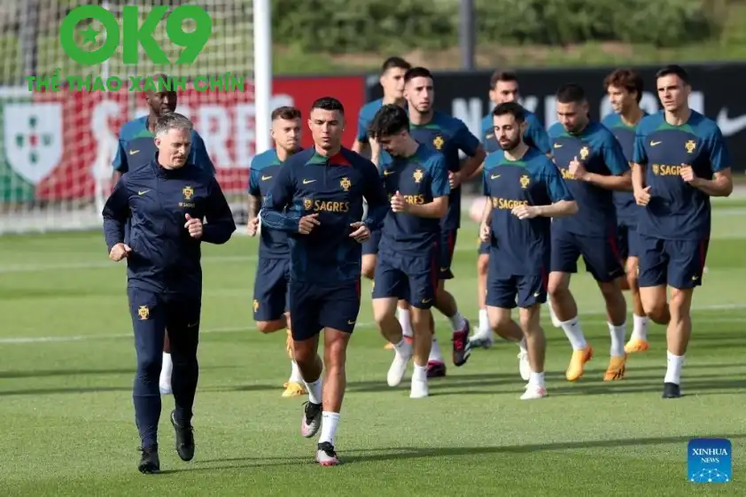 Sự hiện diện của Cristiano Ronaldo cũng giúp Bồ Đào Nha duy trì mối đe dọa thường trực trong vòng cấm. (Ảnh: Goal) Sự hiện diện của Cristiano Ronaldo cũng giúp Bồ Đào Nha duy trì mối đe dọa thường trực trong vòng cấm. (Ảnh: Goal)